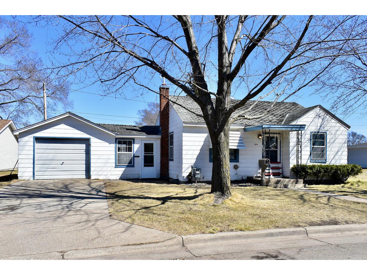 1870 4th St W Winona MN 55987 1785630 image1