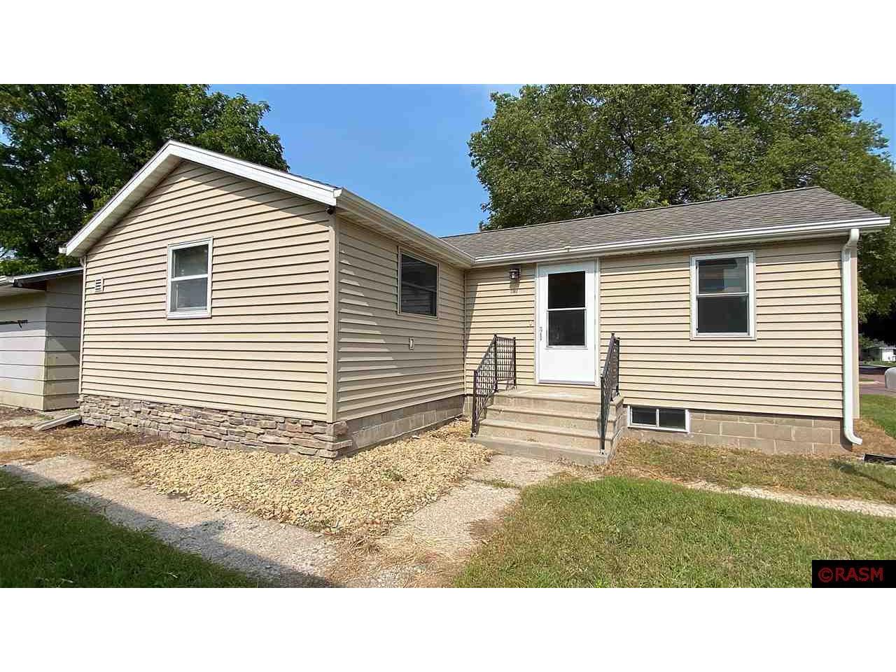 424 N Van Buren Avenue Springfield MN 56087 7030933 image1
