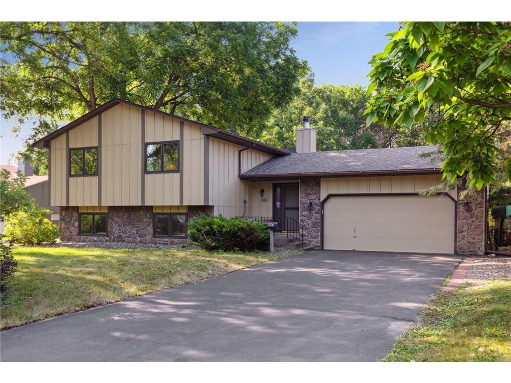 1082 Shryer Avenue W Roseville MN 55113 6375417 image1