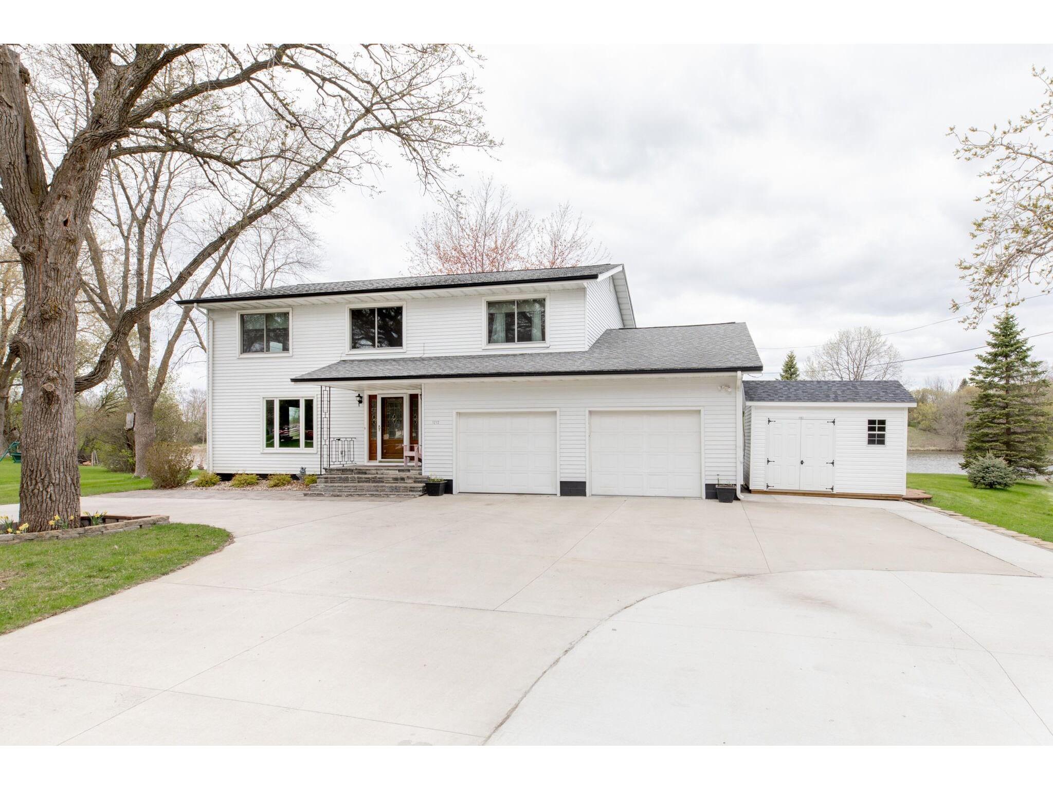 1212 Lakeside Drive Alexandria MN 56308 - Winona 5755456 image1