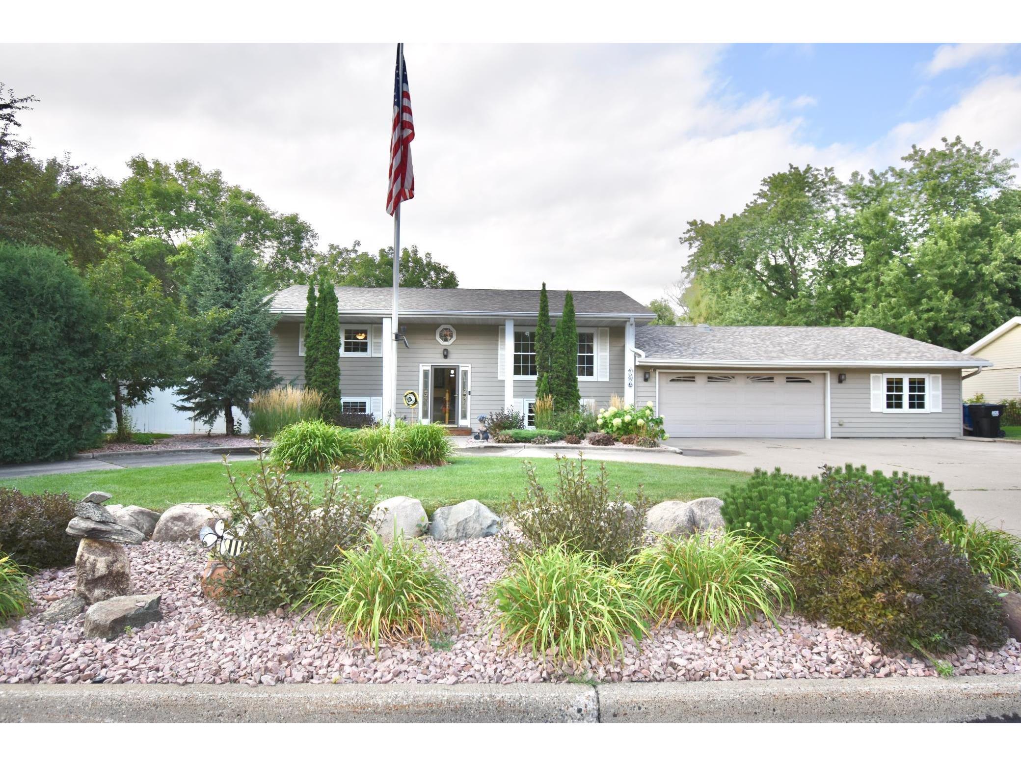 1250 13th Street NW New Brighton MN 55112 - Long Lake 5638651 image1