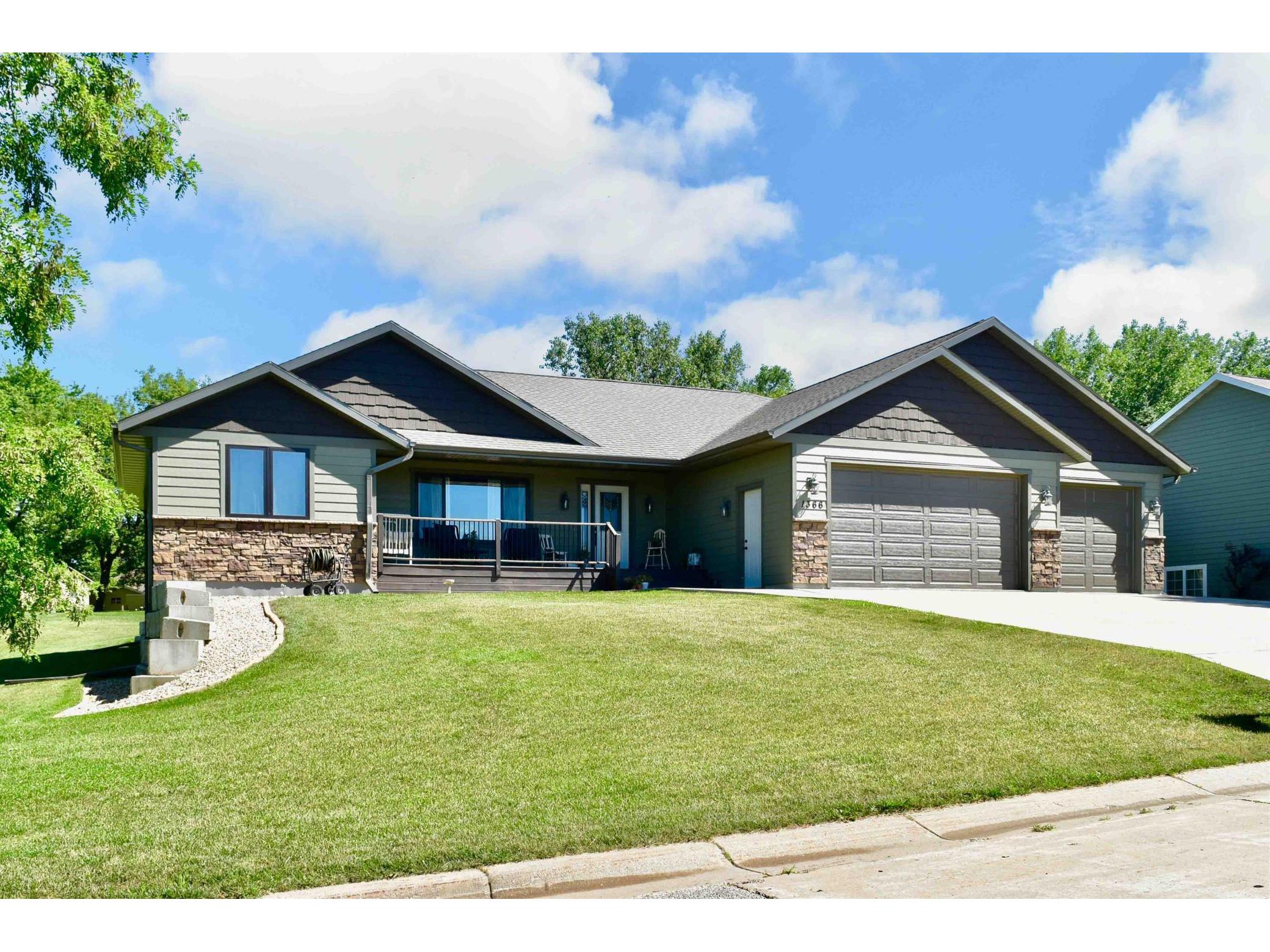 1366 Summit Drive Winona MN 55987 5625457 image1