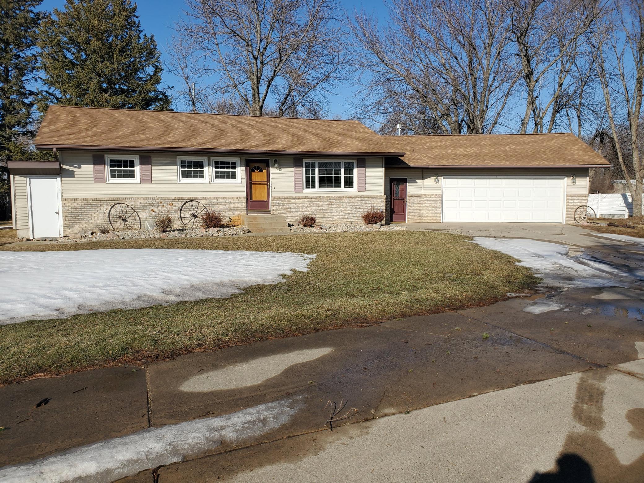 1401 S Saratoga Street Marshall MN 56258 5709762 image1