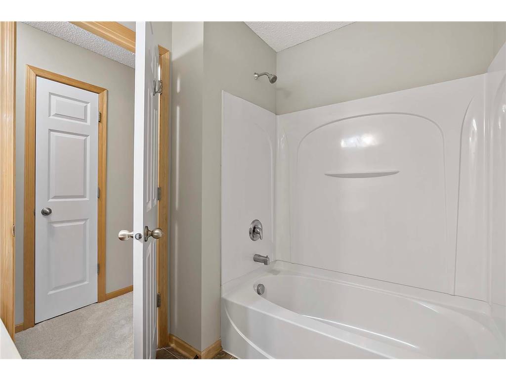 1862 Colonial Lane #4 Chanhassen MN 55317 6588837 image18