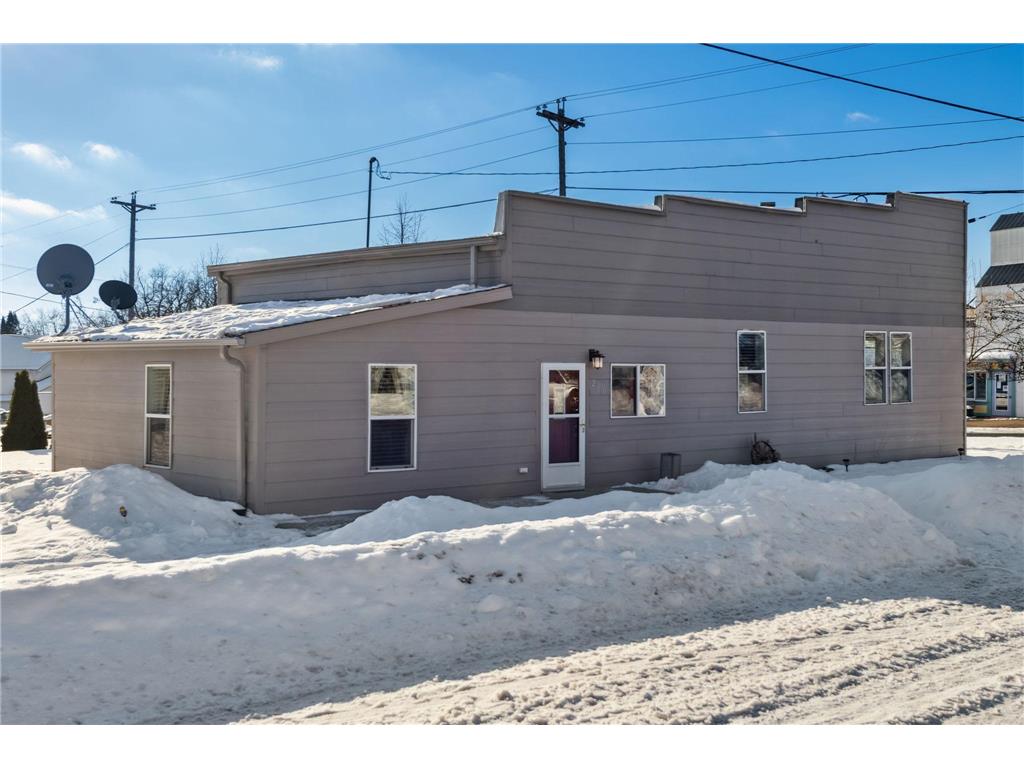 200 N Vine Street Roberts WI 54023 6318769 image1