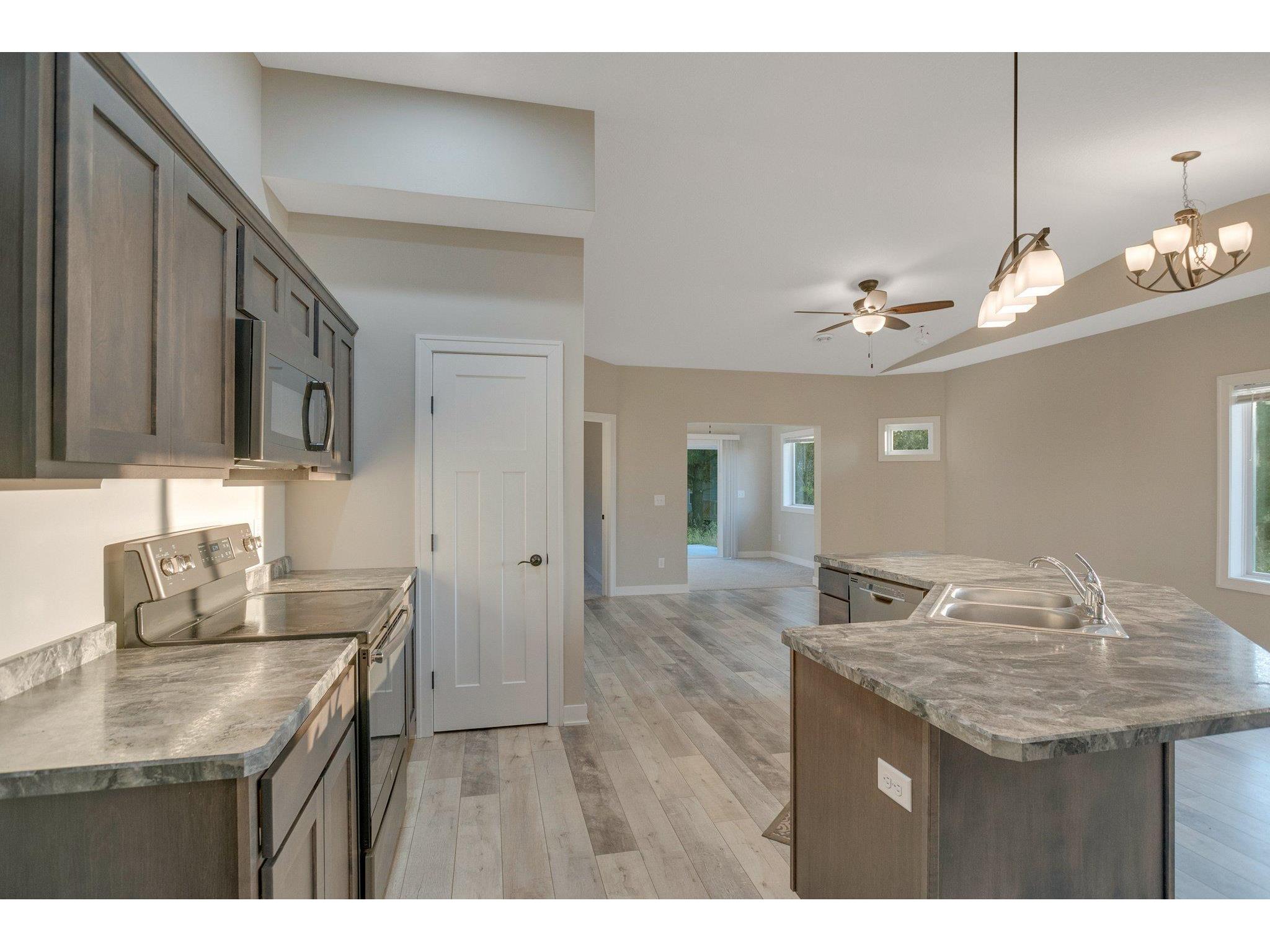 208 Jennifer Rae Junction S Roberts WI 54023 6148522 image11