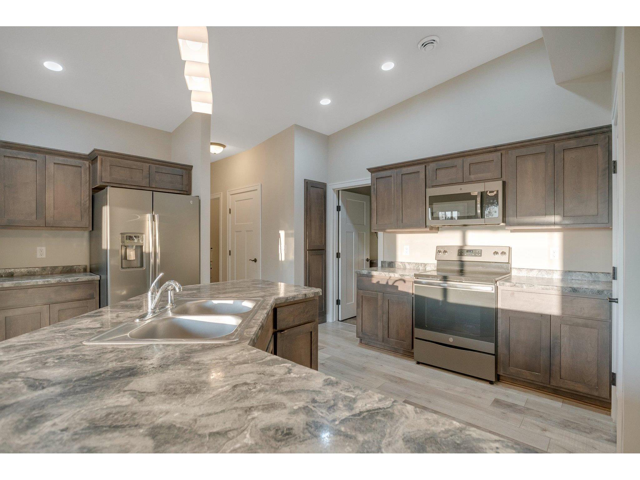 208 Jennifer Rae Junction S Roberts WI 54023 6148522 image7