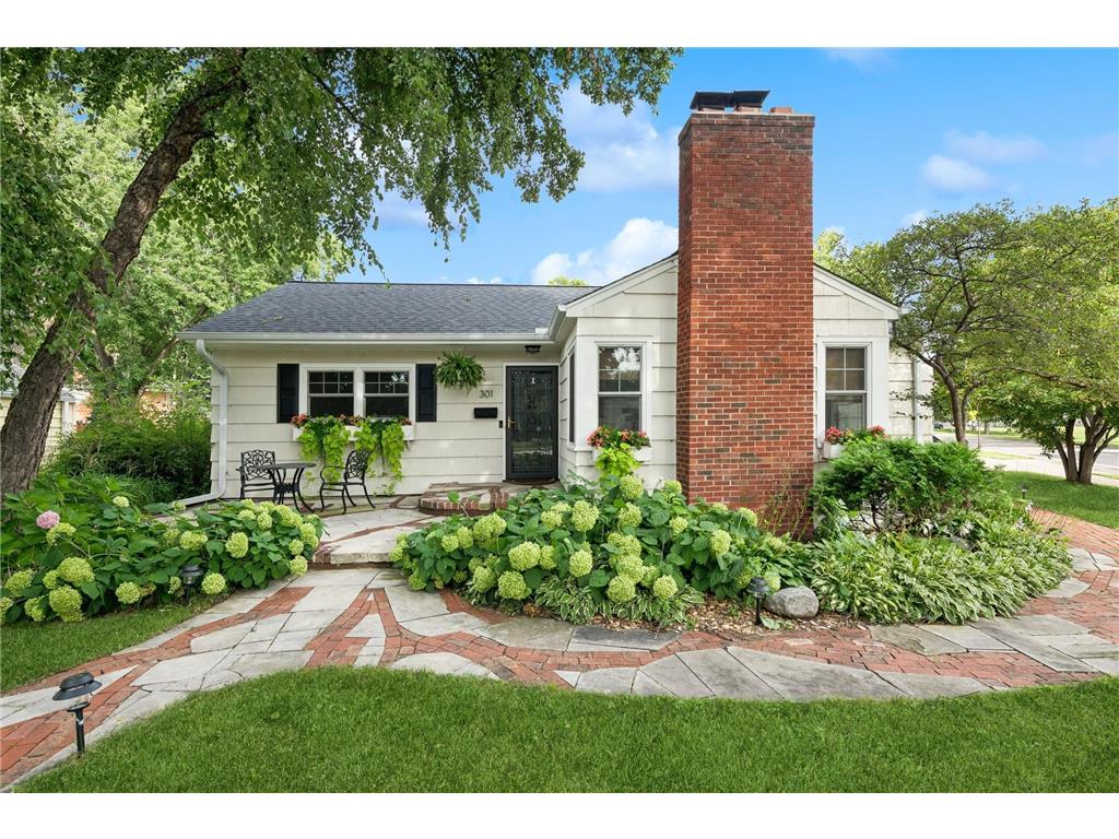 301 Sweet Briar Lane Hopkins MN 55343 6576989 image1