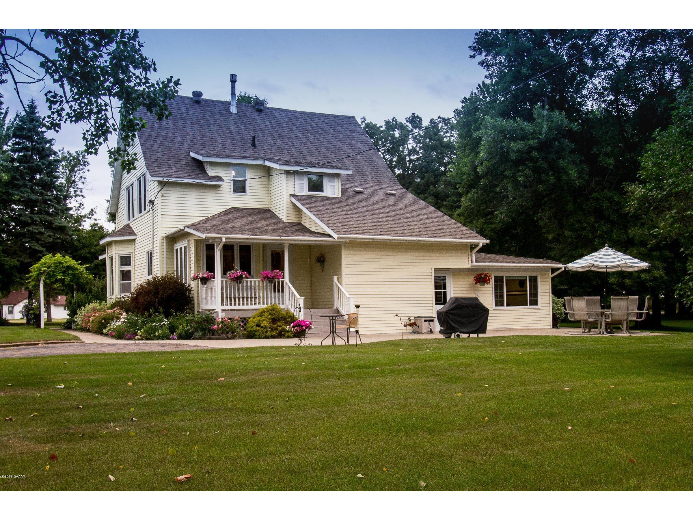 305 E Lake Street Parkers Prairie MN 56361 5525265 image1