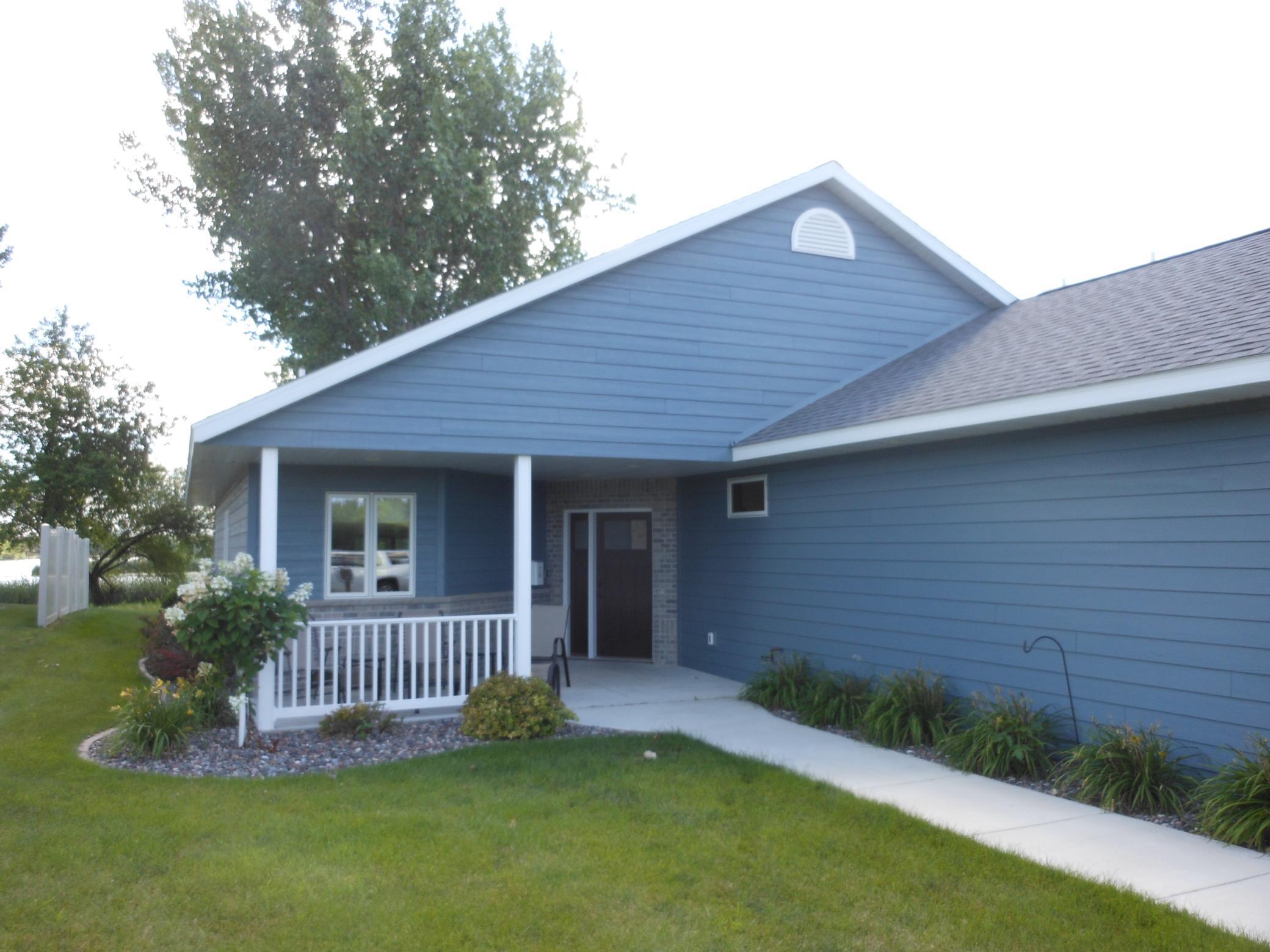 325 15th Avenue NW Willmar MN 56201 - Foot 5637420 image1