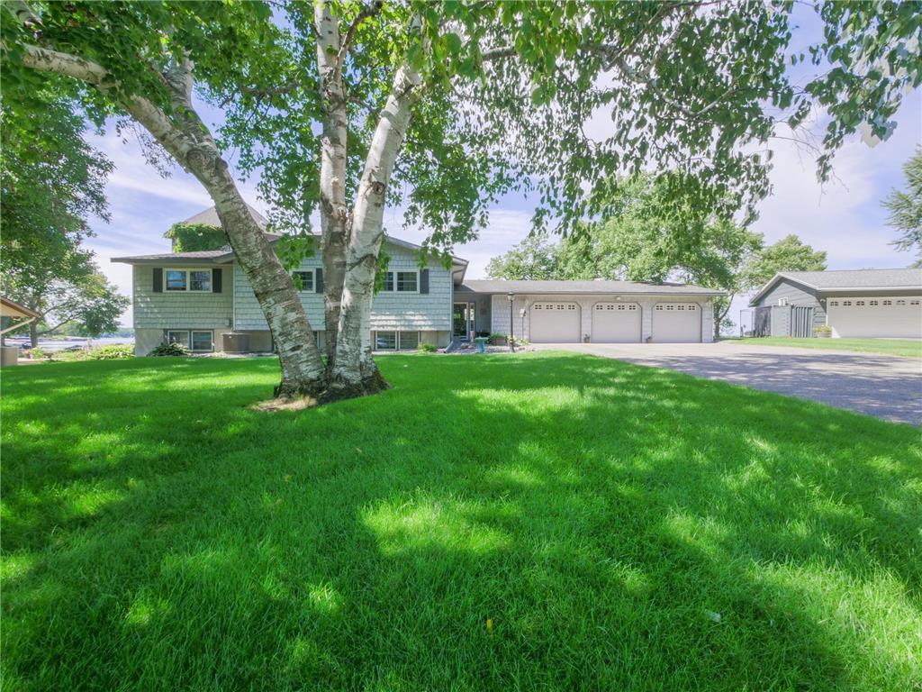 3304 Island Drive NE Alexandria MN 56308 - Le Homme Dieu 6247324 image1