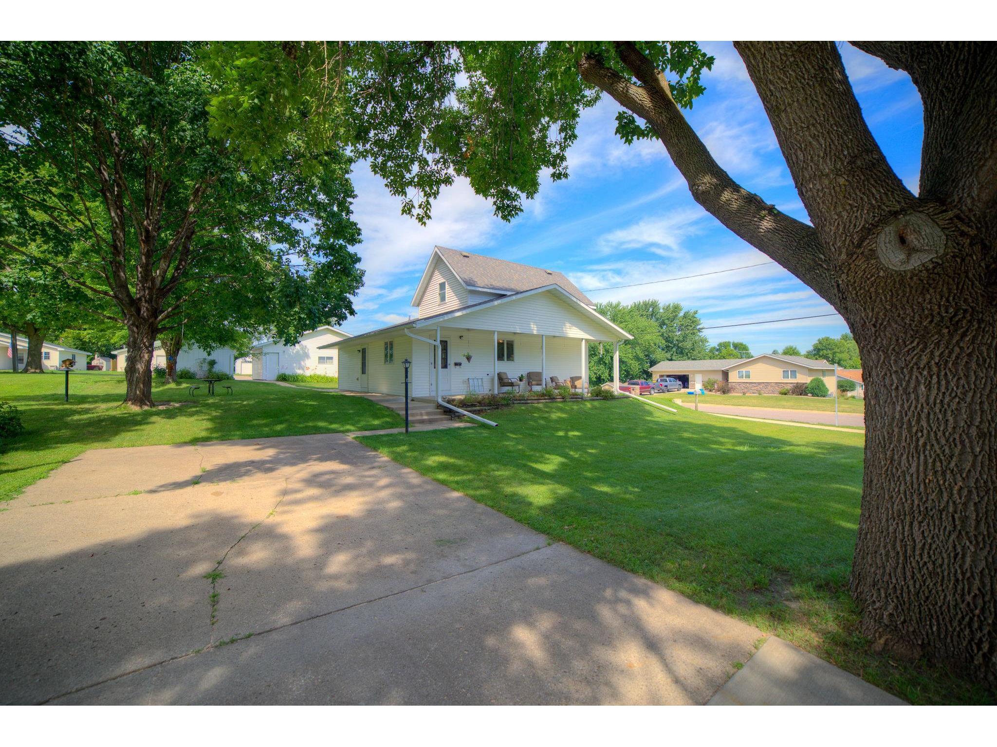 425 E Forest Street Belle Plaine MN 56011 5622768 image1