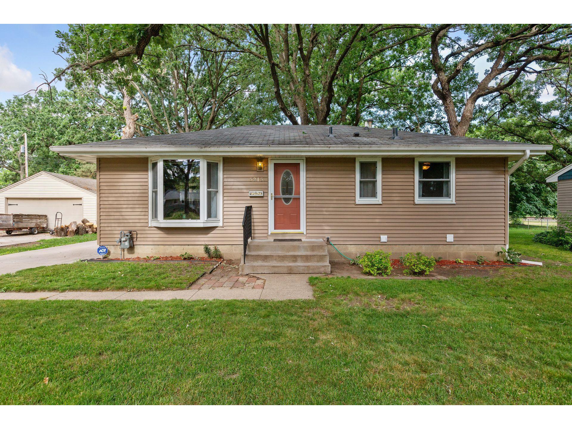 5215 Regent Avenue N Crystal MN 55429 5614168 image1