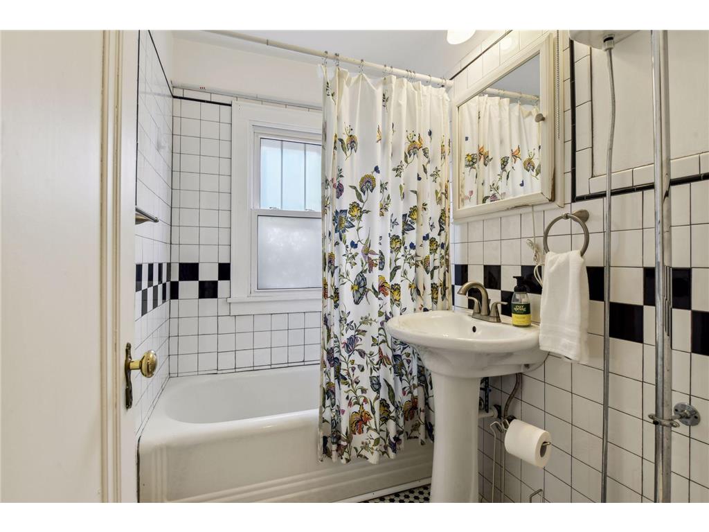 5509 36th Avenue S Minneapolis MN 55417 6300178 image16