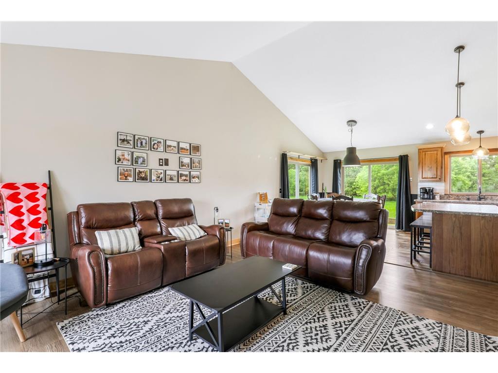 711 210th Avenue NW Oak Grove MN 55011 6594400 image4
