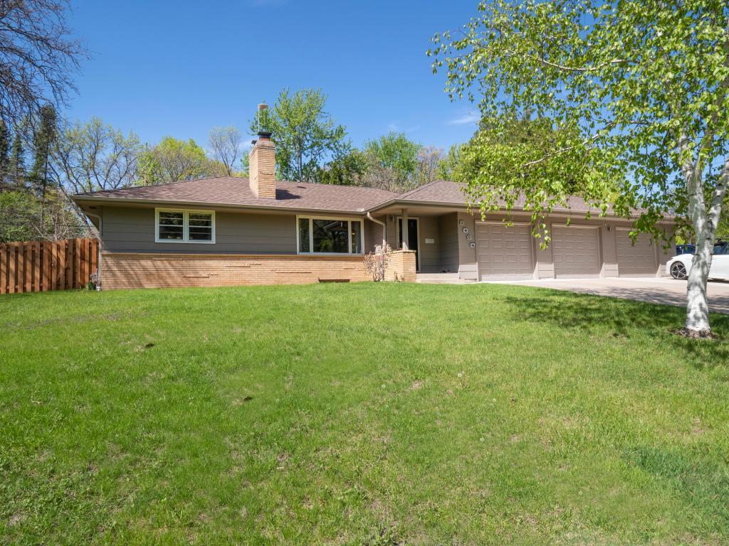 8090 Wesley Drive Golden Valley MN 55427 5562057 image1