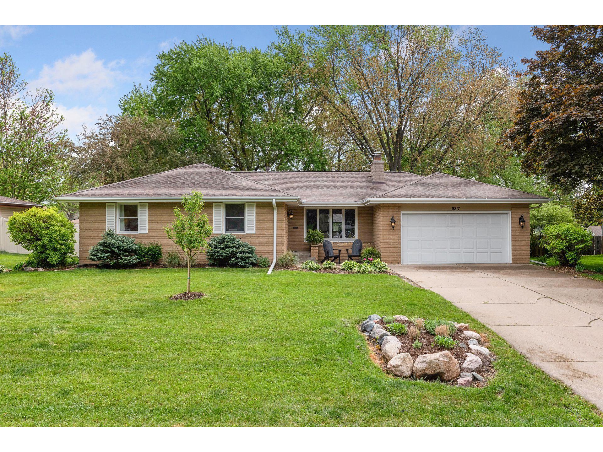 9217 Vincent Avenue S Bloomington MN 55431 5760426 image1