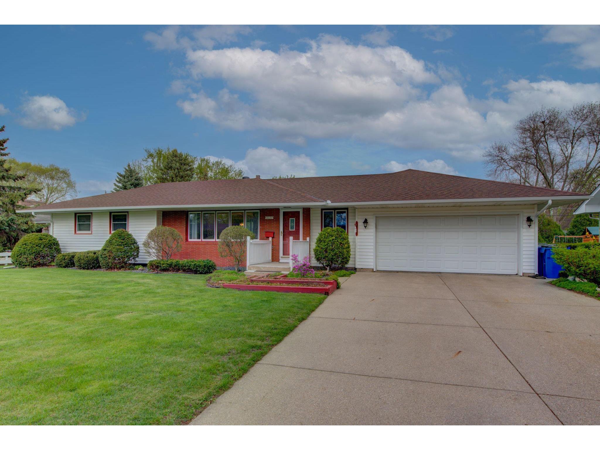 9237 10th Avenue S Bloomington MN 55420 5722262 image1