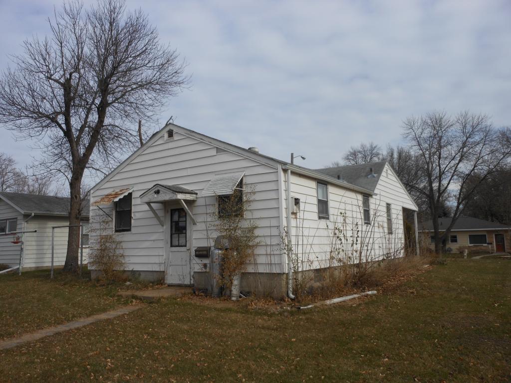 936 3rd Street SE Willmar MN 56201 5558672 image1