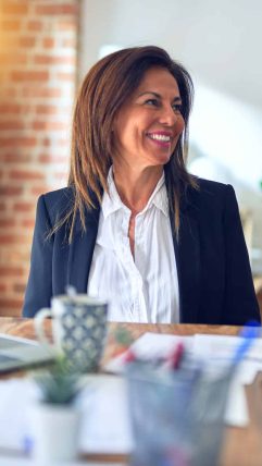 Latino business woman